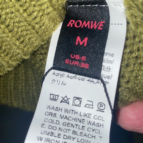 New Knit sweater mushrooms and frog - Picture 9 of 9